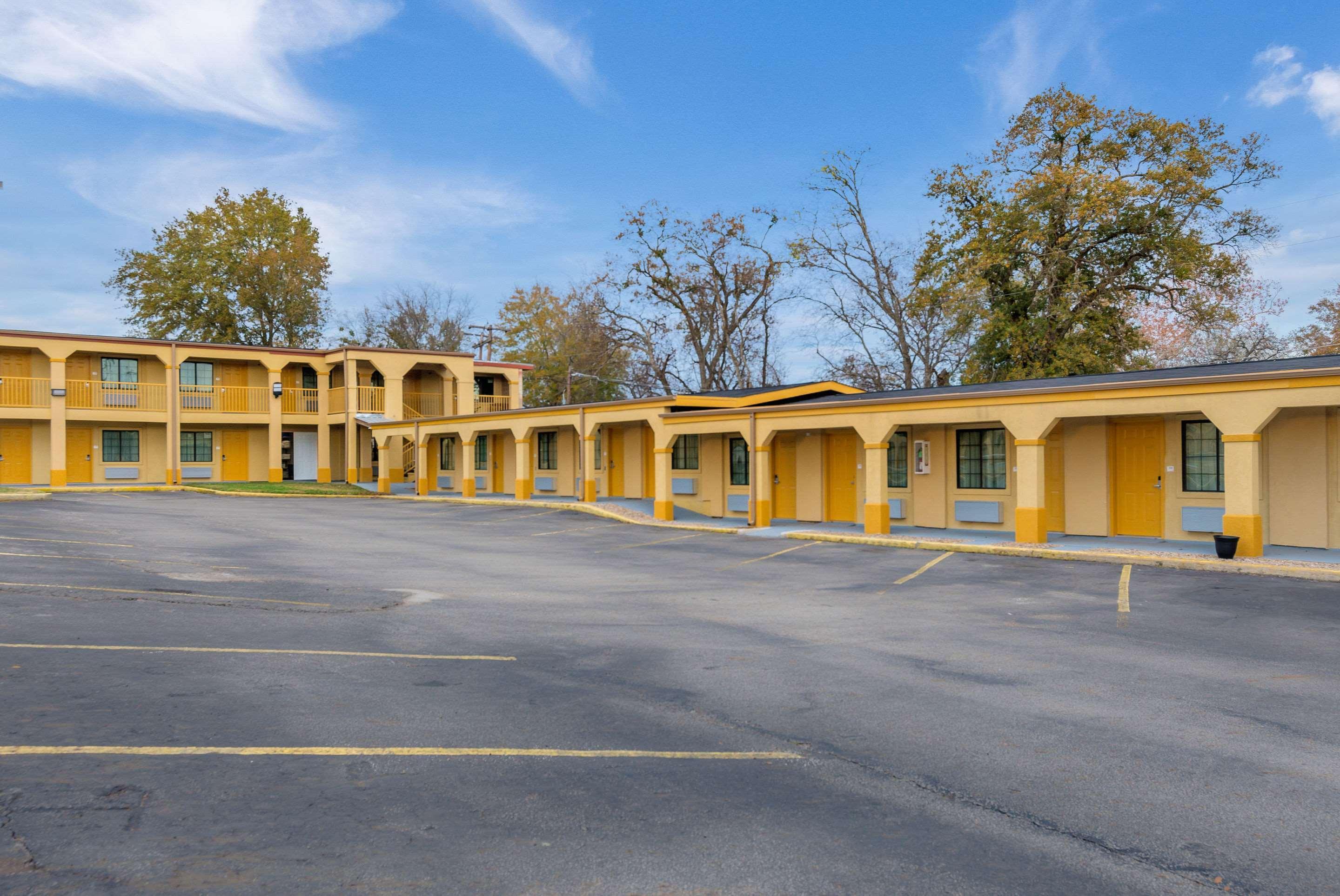 Super 8 By Wyndham Palestine Tx Exterior foto